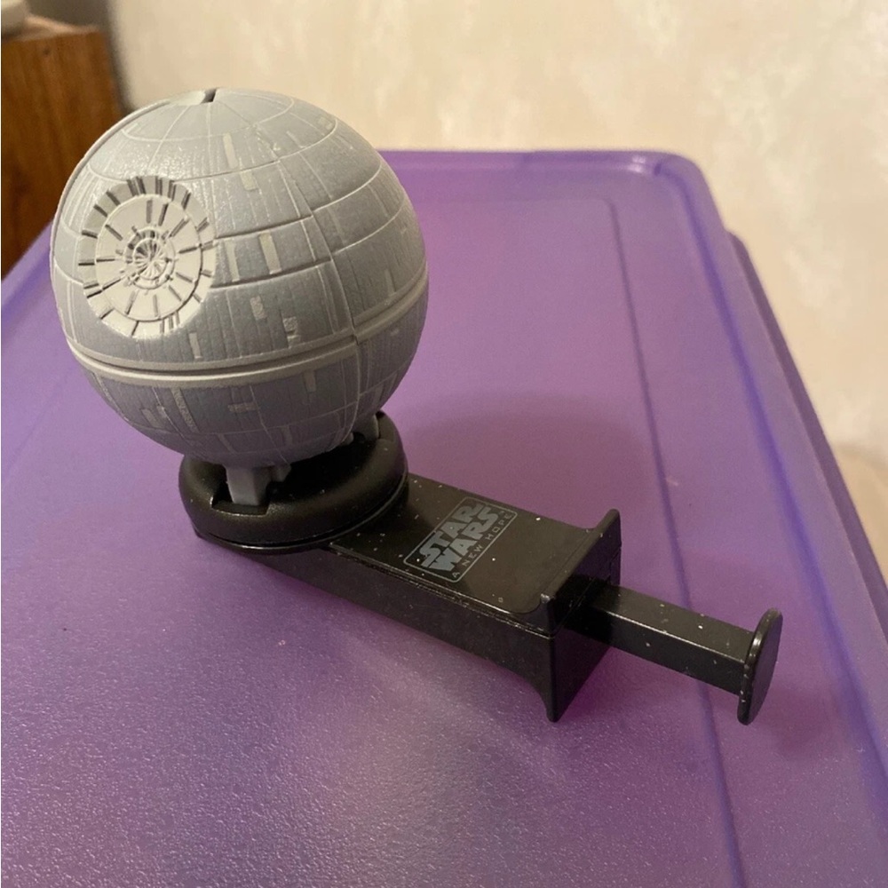 1997 Taco Bell Toy - Star Wars A New Hope Exploding Death Star Spinner kids toys
